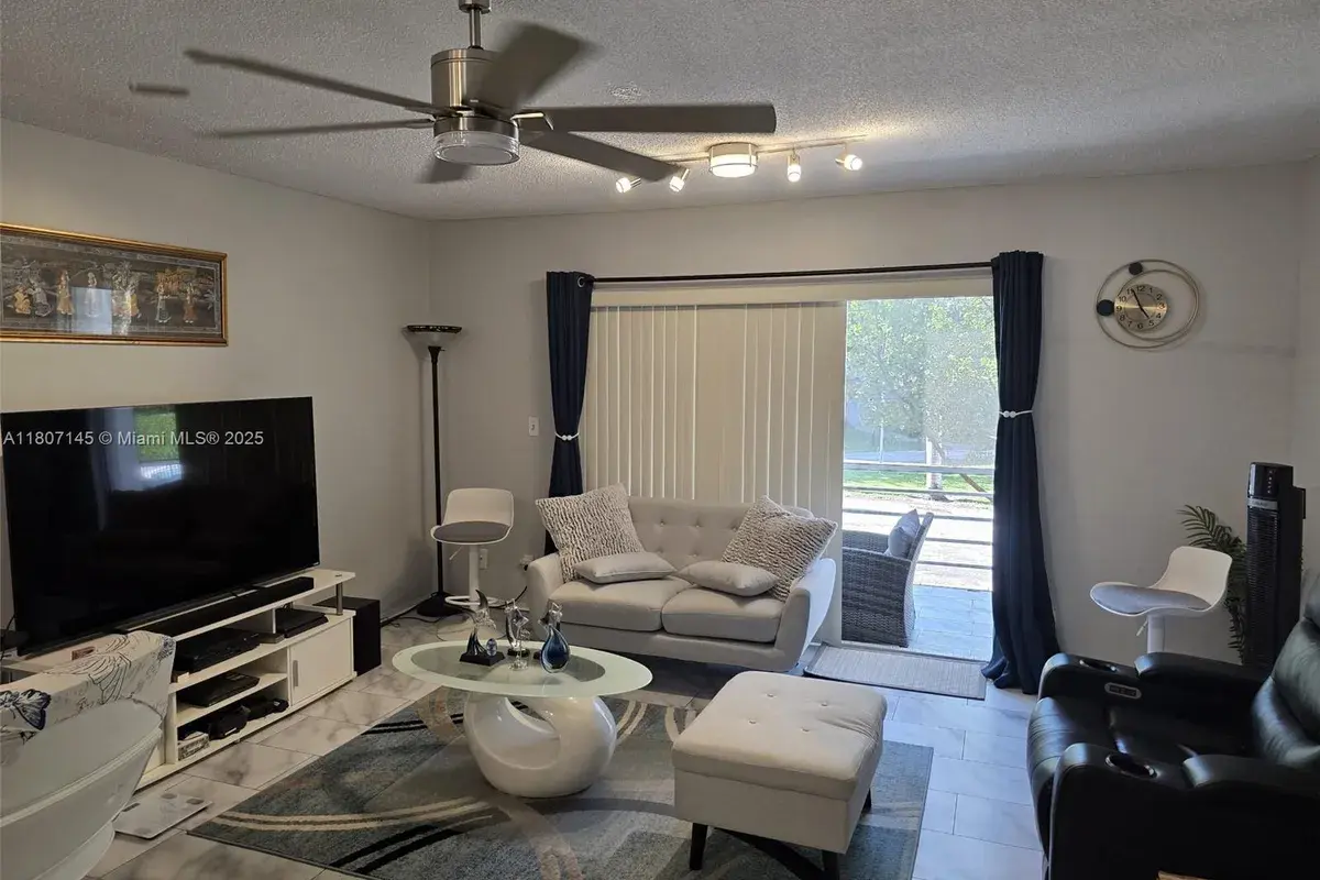 1425 Atlantic Shores Blvd # 204, Hallandale Beach FL 33009