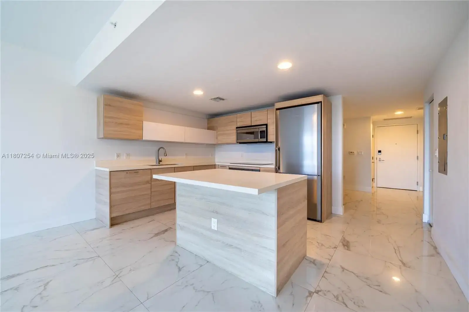 16385 Biscayne Blvd # 417, North Miami Beach FL 33160 photo 3