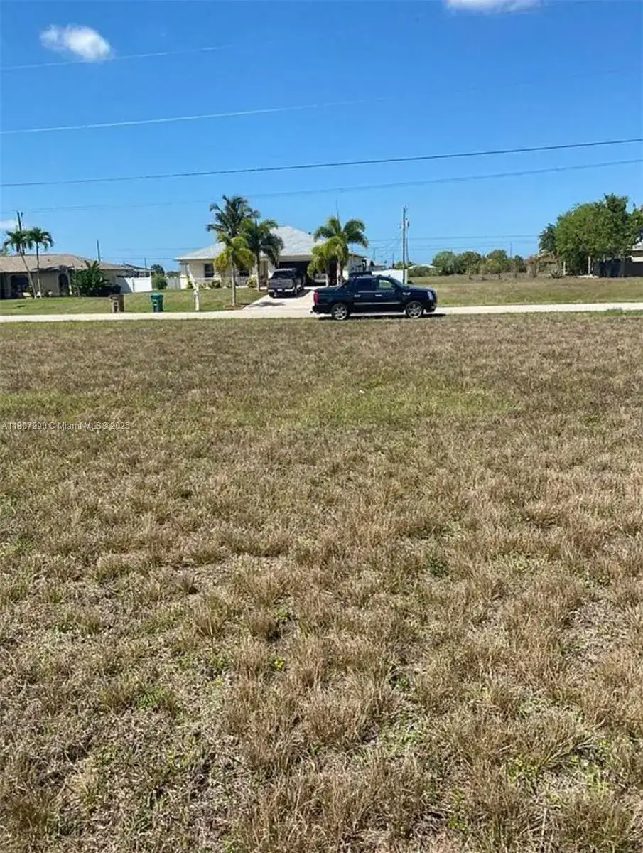 1608 NW 8th PL, Cape Coral FL 33993 photo 2