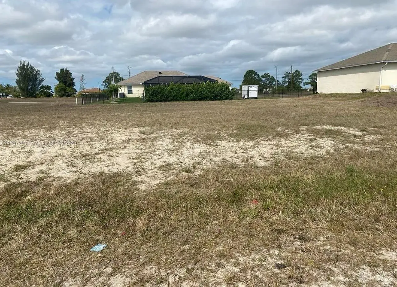 1608 NW 8th PL, Cape Coral FL 33993