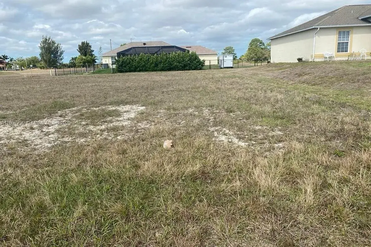 1608 NW 8th PL, Cape Coral FL 33993