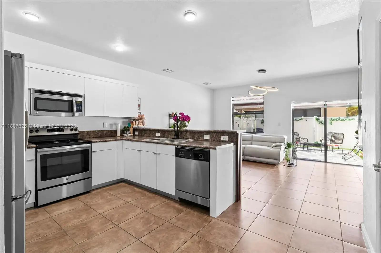 3508 W 88th Ter, Hialeah FL 33018 photo 4