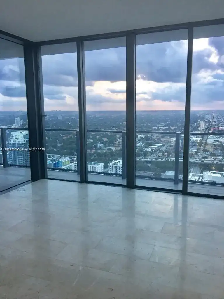 88 SW 7th St # 3402, Miami FL 33130 photo 2