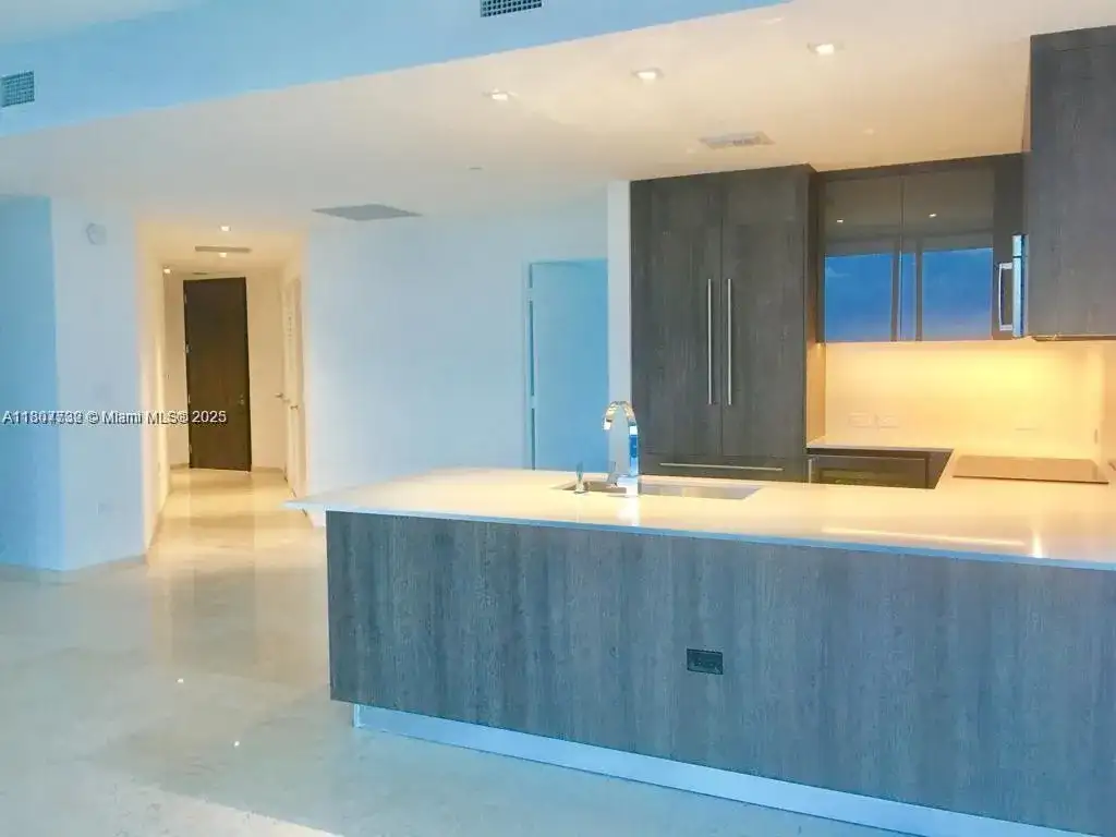 88 SW 7th St # 3402, Miami FL 33130 photo 3