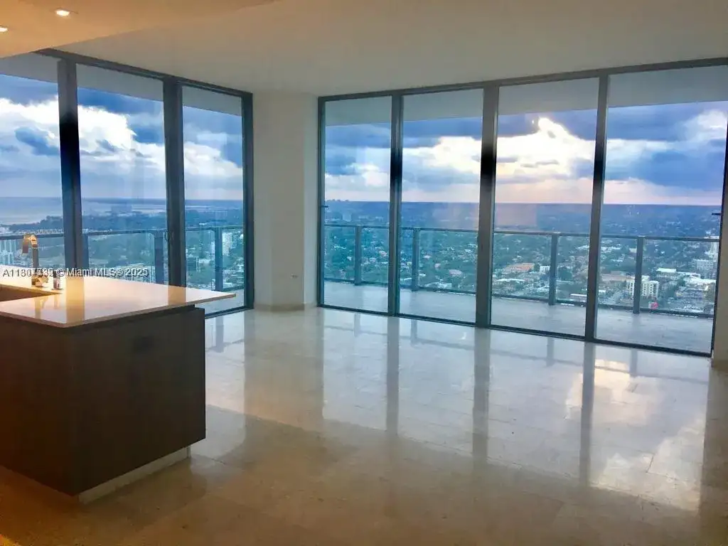 88 SW 7th St # 3402, Miami FL 33130 photo 4