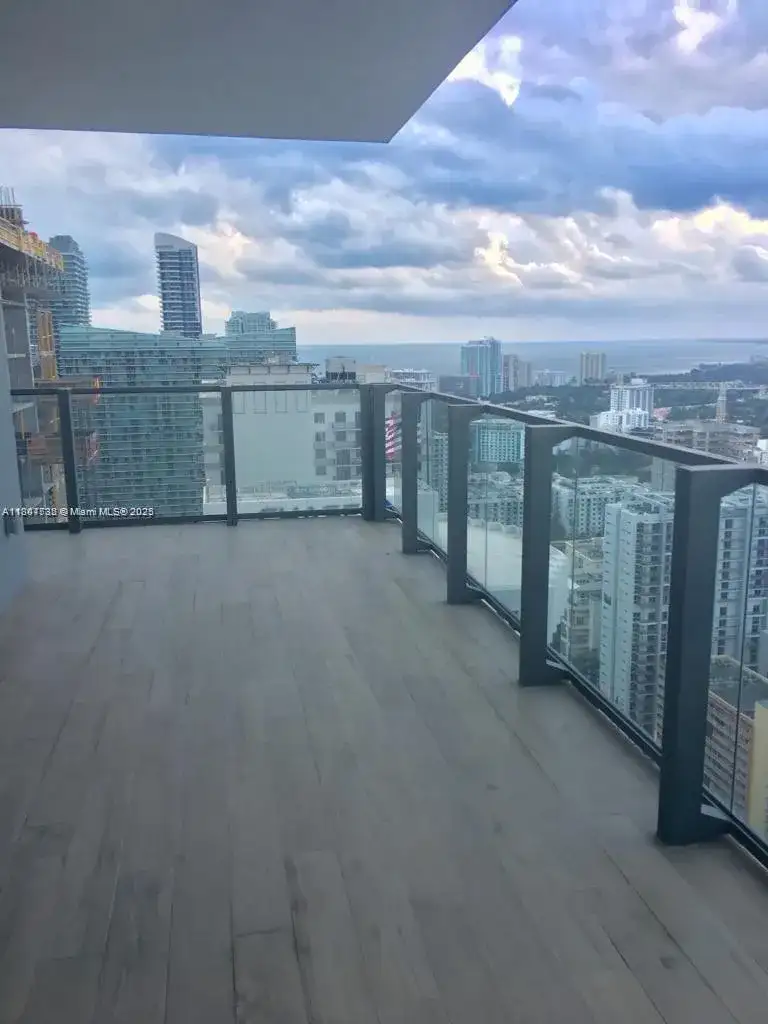 88 SW 7th St # 3402, Miami FL 33130 photo 5