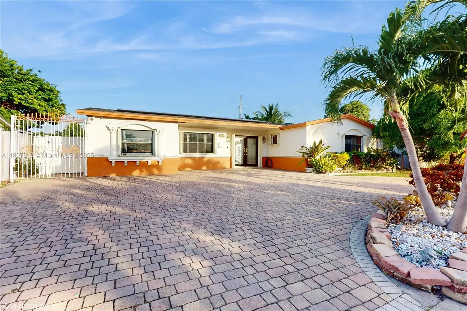 3920 NW 36th Ave, Lauderdale Lakes FL 33309 photo 2