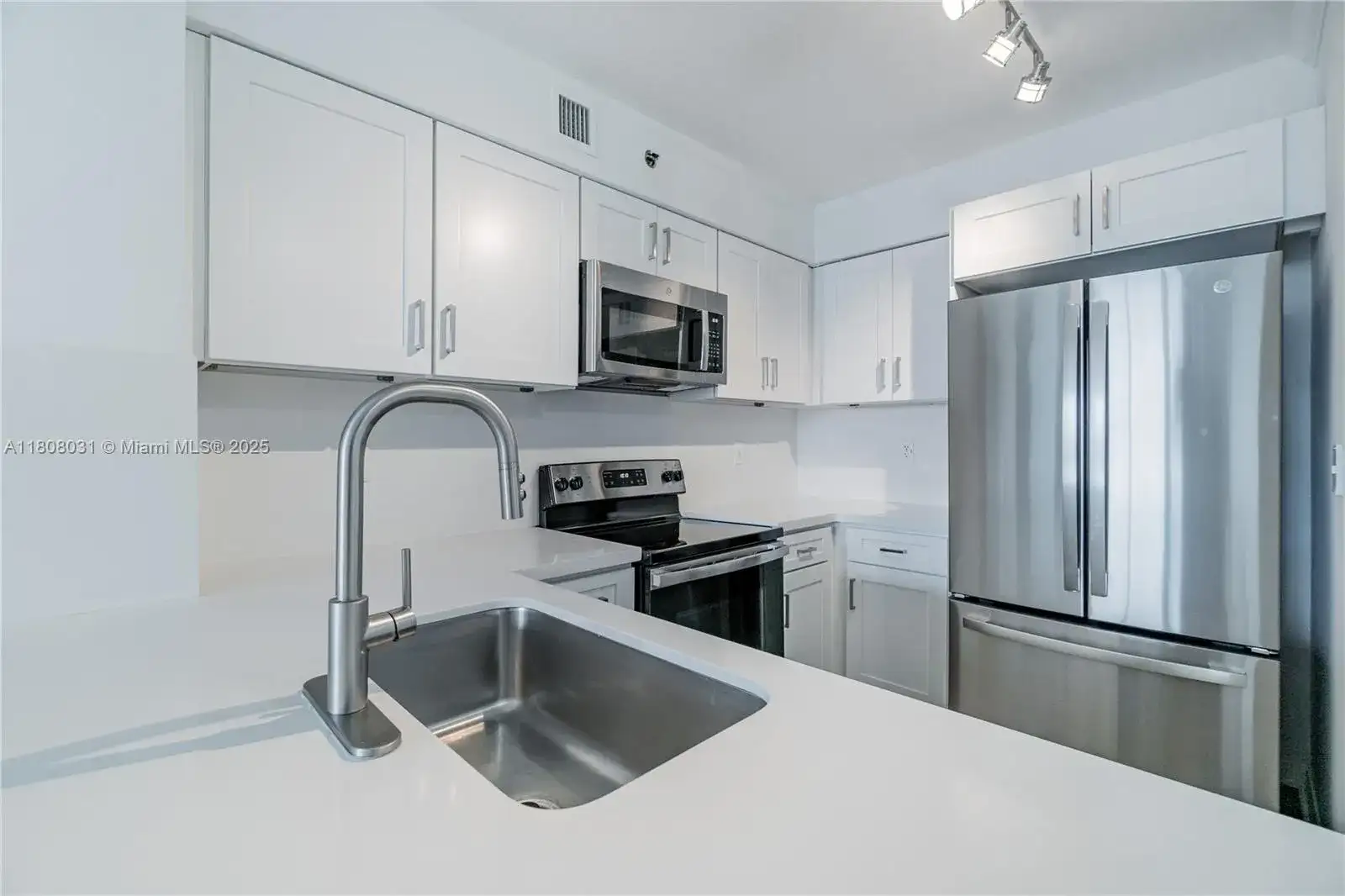 2665 SW 37th Ave, Miami FL 33133 photo 3