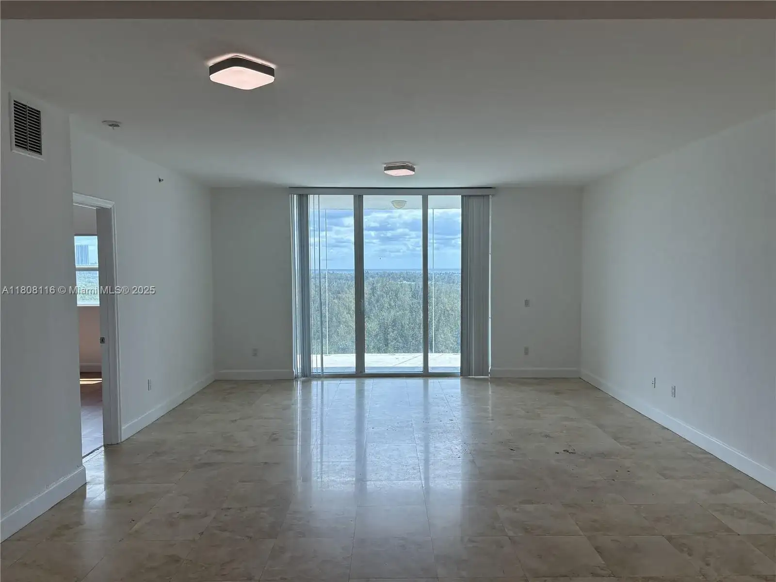 15051 Royal Oaks Ln # 1604, North Miami FL 33181 photo 2