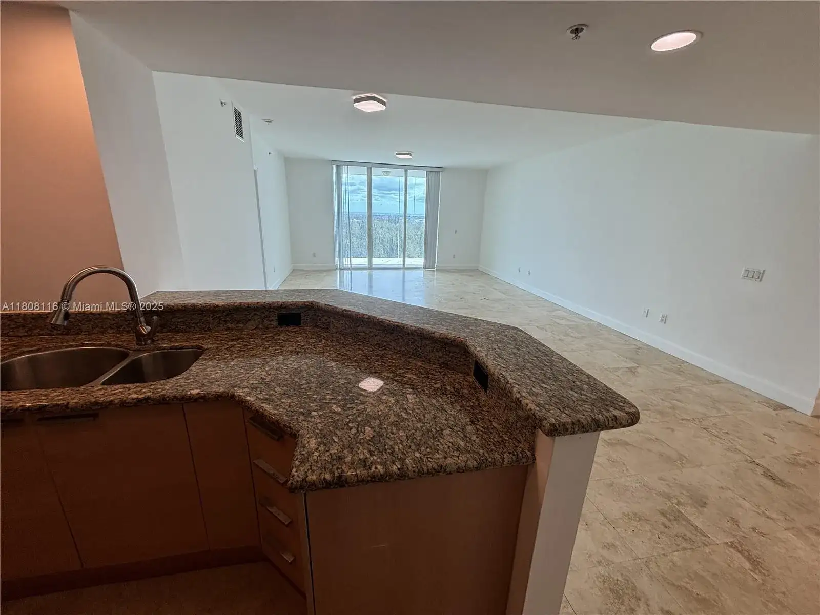 15051 Royal Oaks Ln # 1604, North Miami FL 33181 photo 5