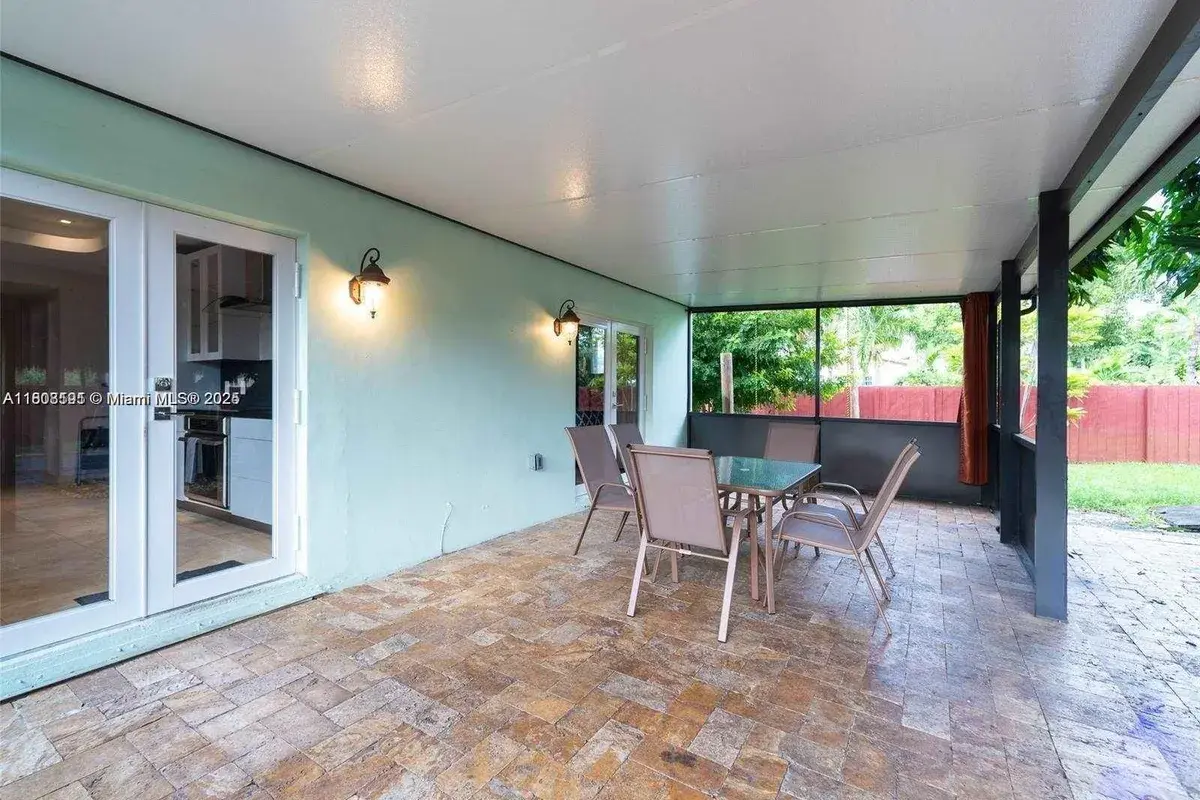 1606 Wiley St, Hollywood FL 33020