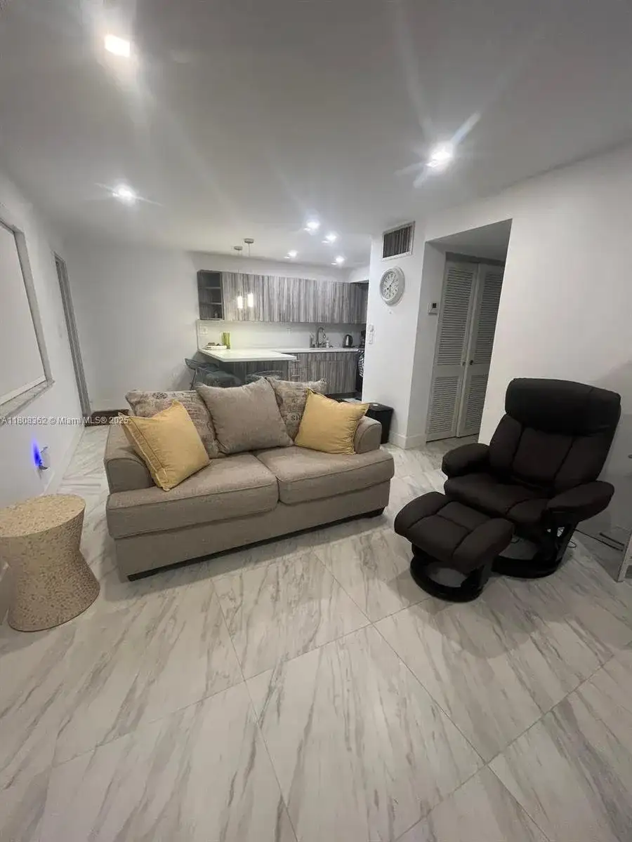 2145 Pierce St # 422, Hollywood FL 33020 photo 4
