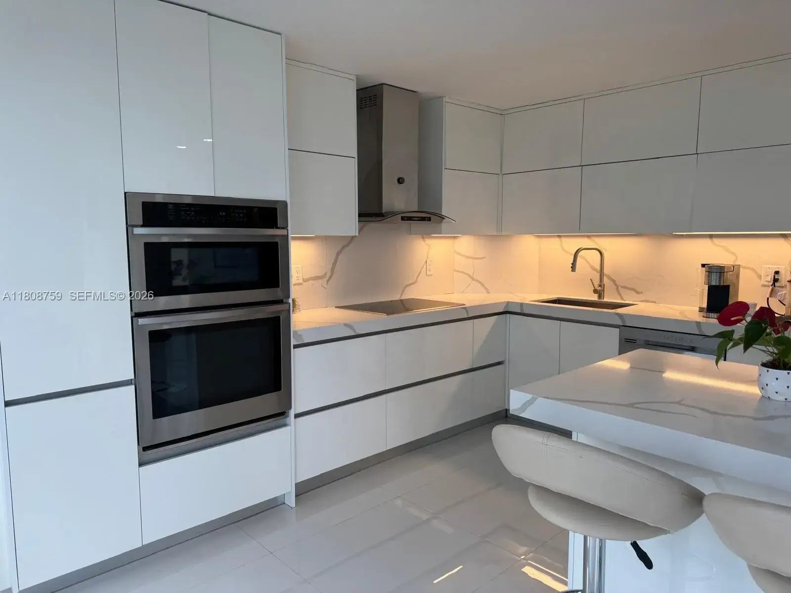 1 bedroom 2 bath Residential for sale at 6423 Collins Ave # 1001, Miami Beach FL 33141