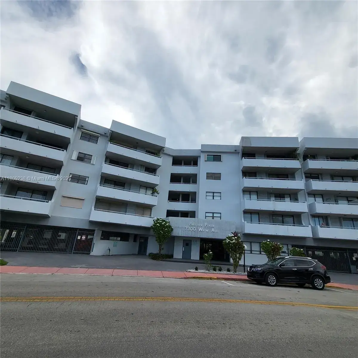 1 bedroom 1 bath Residential for sale at 7300 Wayne Ave # 416, Miami Beach FL 33141