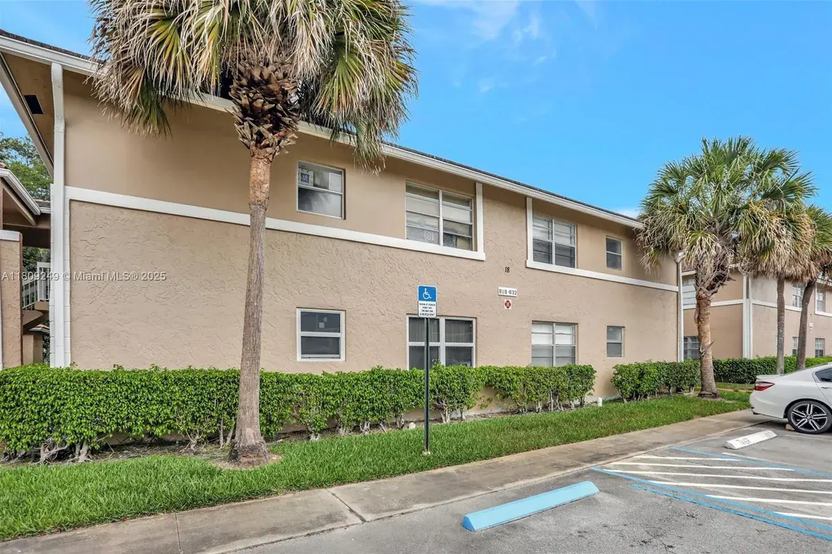 826 Twin Lakes Dr # D, Coral Springs FL 33071