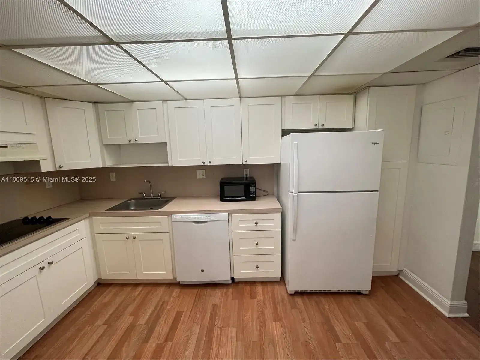 19390 Collins Ave # 122, Sunny Isles Beach FL 33160 photo 4