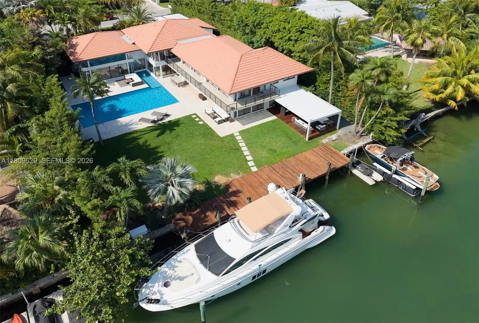 201 Knollwood Dr, Key Biscayne FL 33149