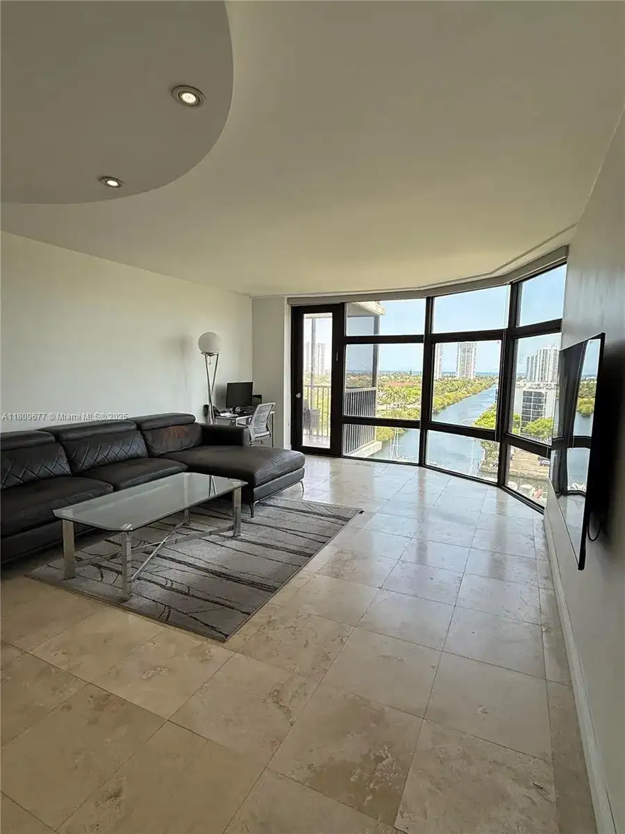 3375 N Country Club Dr # 1004, Aventura FL 33180 photo 2