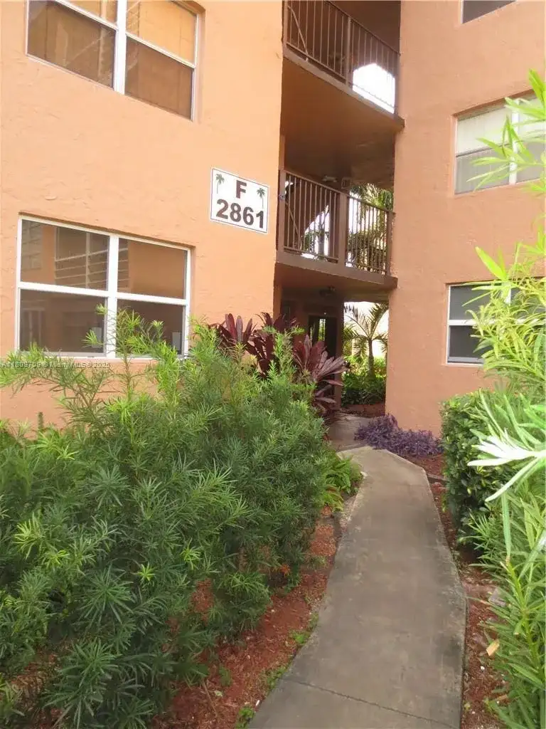 2861 Somerset Dr # 107, Lauderdale Lakes FL 33311 photo 2