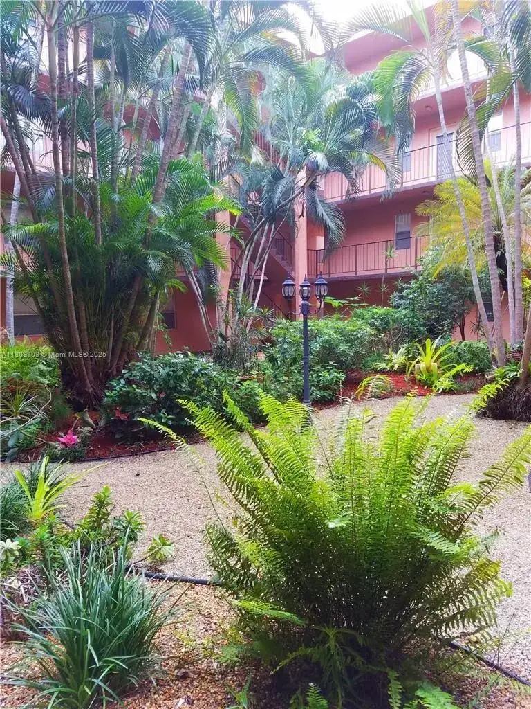 2861 Somerset Dr # 107, Lauderdale Lakes FL 33311 photo 3