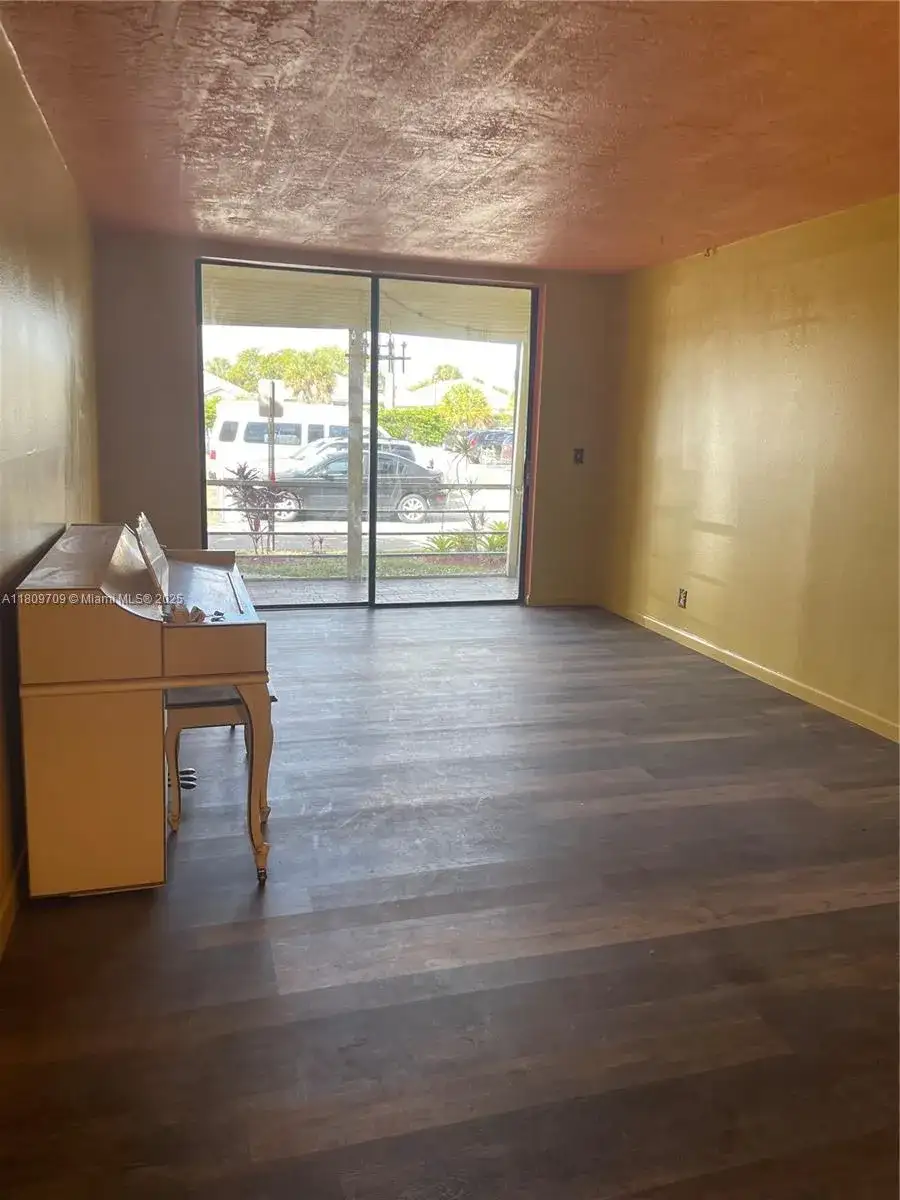 2861 Somerset Dr # 107, Lauderdale Lakes FL 33311 photo 4