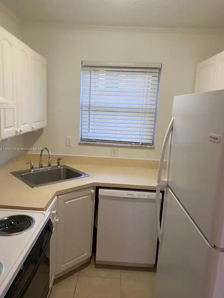 1975 NE 135th St # 2D, North Miami FL 33181 photo 5