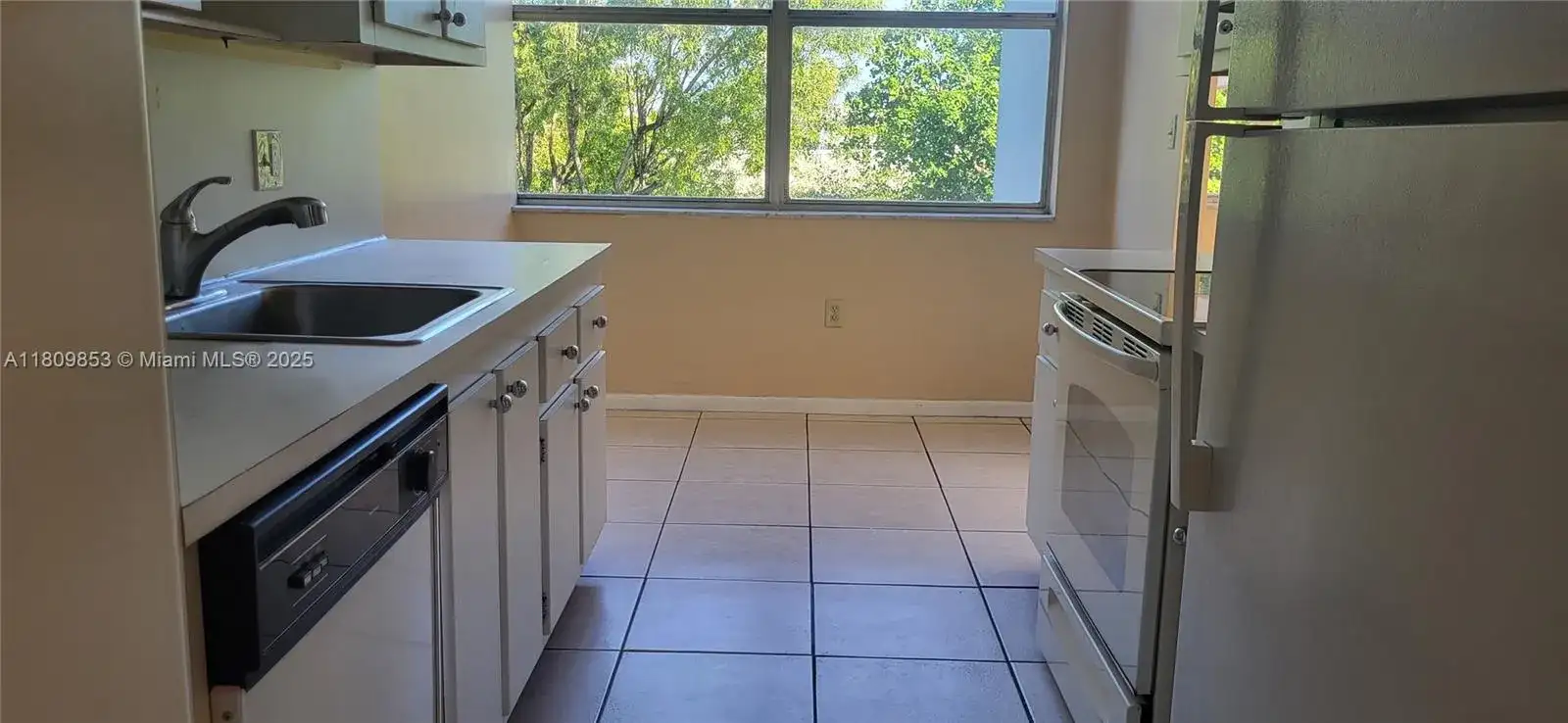 1300 NE Miami Gardens Dr # 407E, Miami FL 33179 photo 3