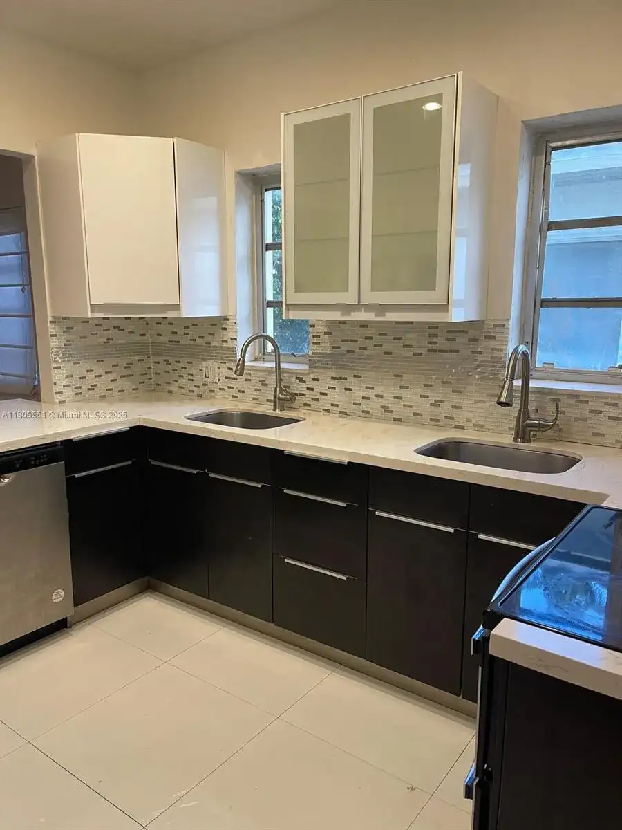 330 W 46th St # 1, Miami Beach FL 33140 photo 2