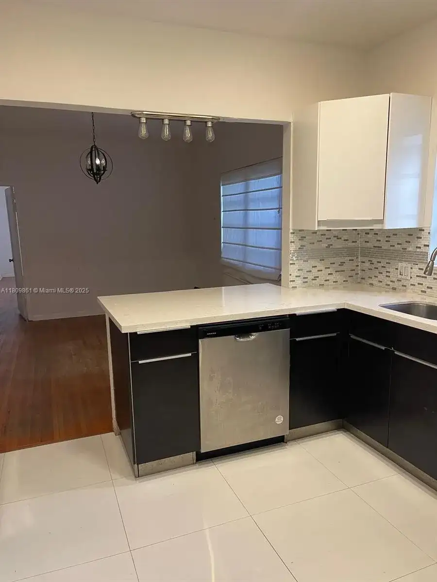 330 W 46th St # 1, Miami Beach FL 33140 photo 3
