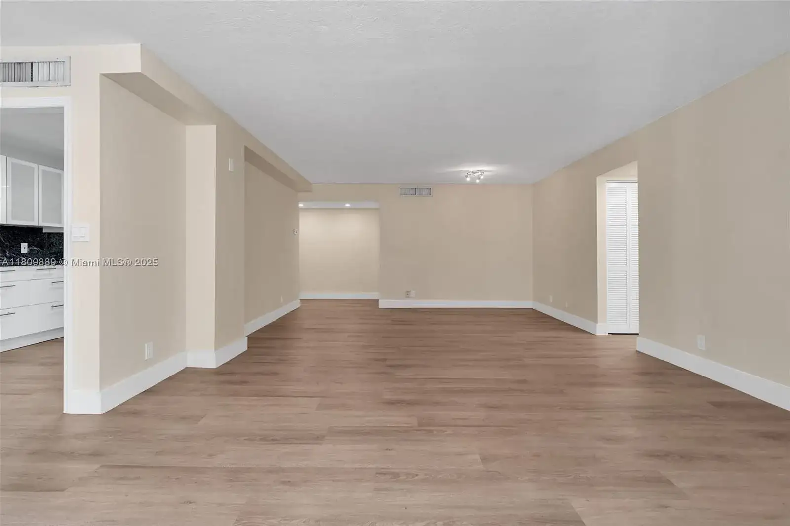1904 S Ocean Dr # 1004, Hallandale Beach FL 33009 photo 4