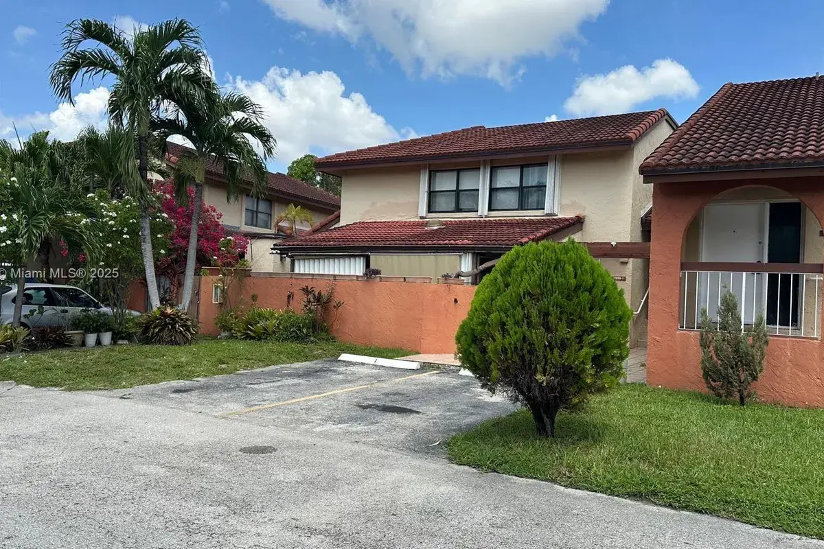 9999 NW 9th St Cir # 11, Miami FL 33172