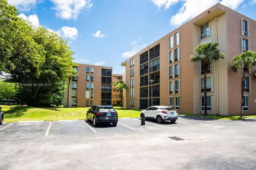 9110 Fontainebleau Blvd # 502, Miami FL 33172 photo 2