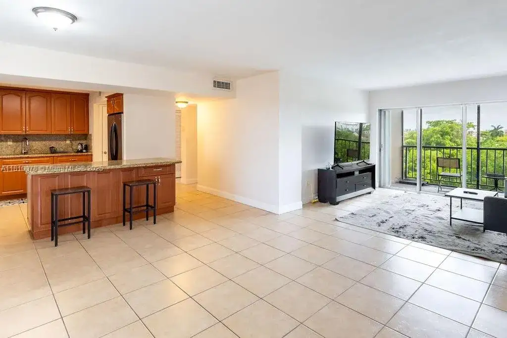 9110 Fontainebleau Blvd # 502, Miami FL 33172 photo 3