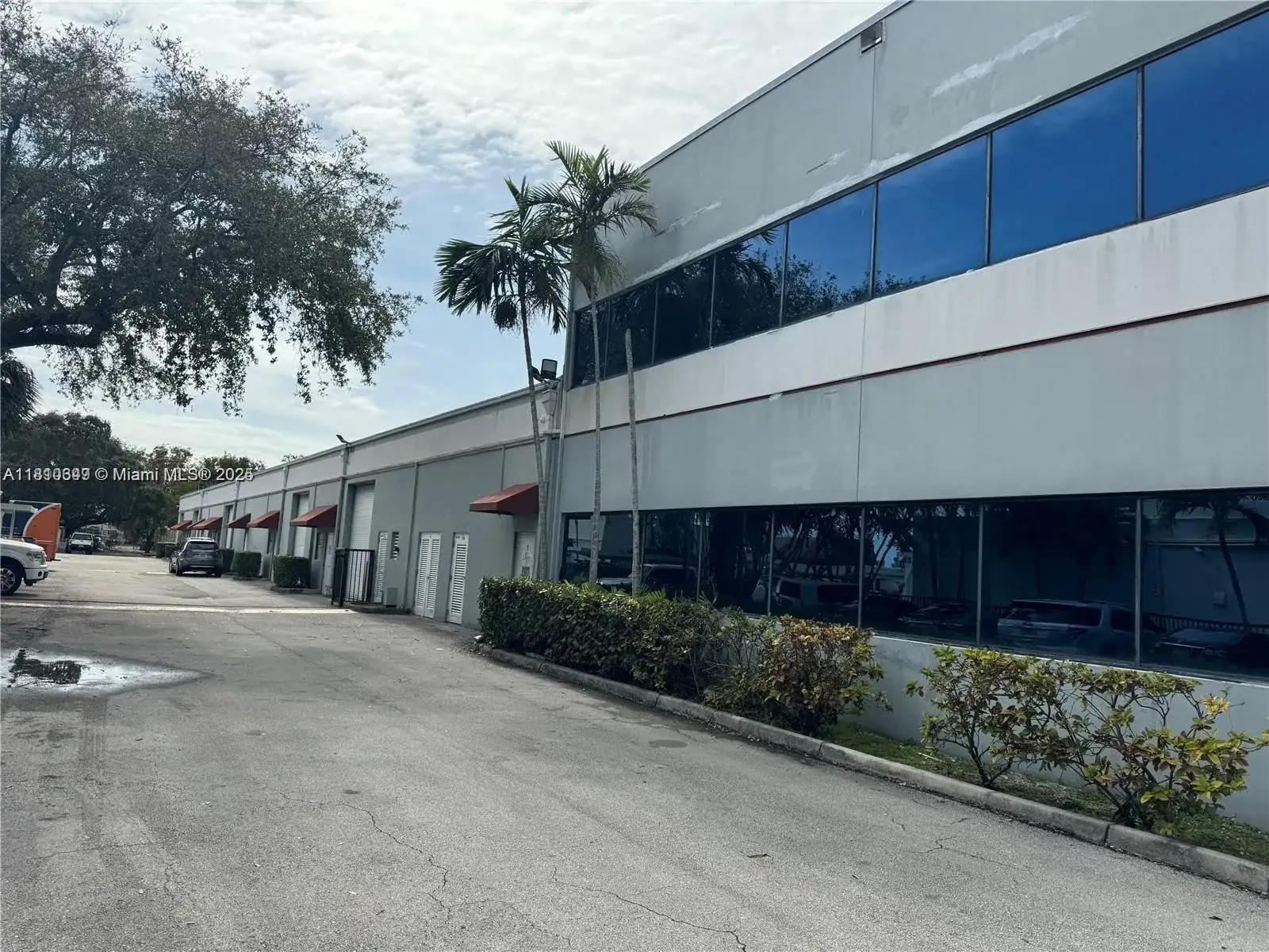 2870 Stirling Rd, Hollywood FL 33020 photo 3