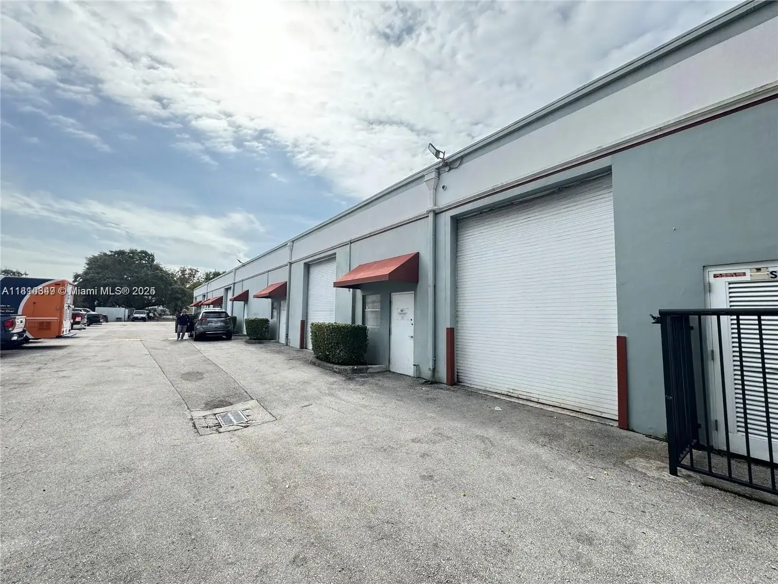 2870 Stirling Rd, Hollywood FL 33020 photo 4