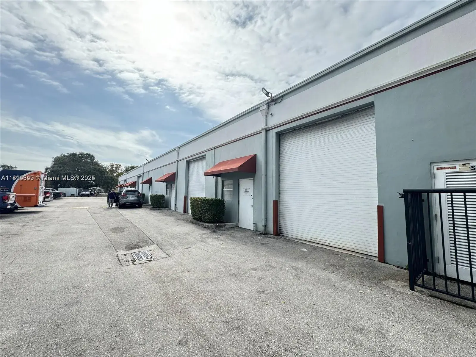 2870 Stirling Rd, Hollywood FL 33020