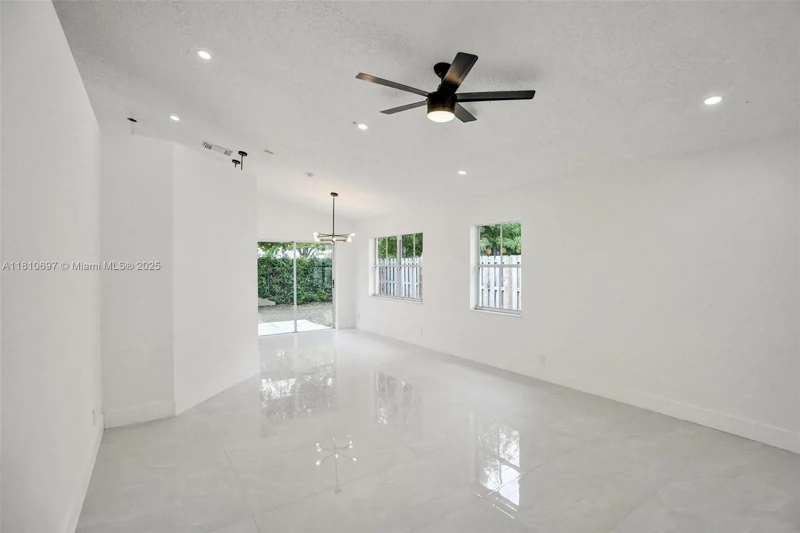 7325 Flores Way, Margate FL 33063