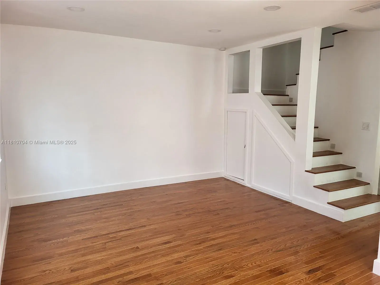 660 86th St, Miami Beach FL 33141