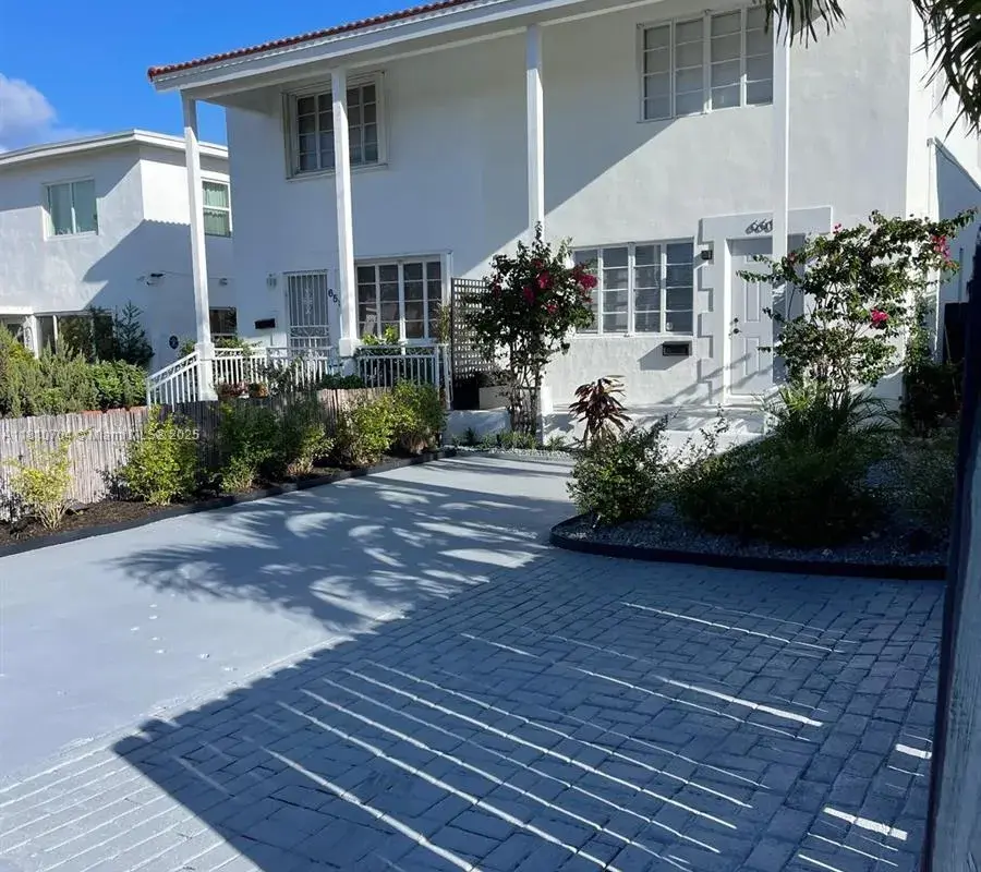 660 86th St, Miami Beach FL 33141