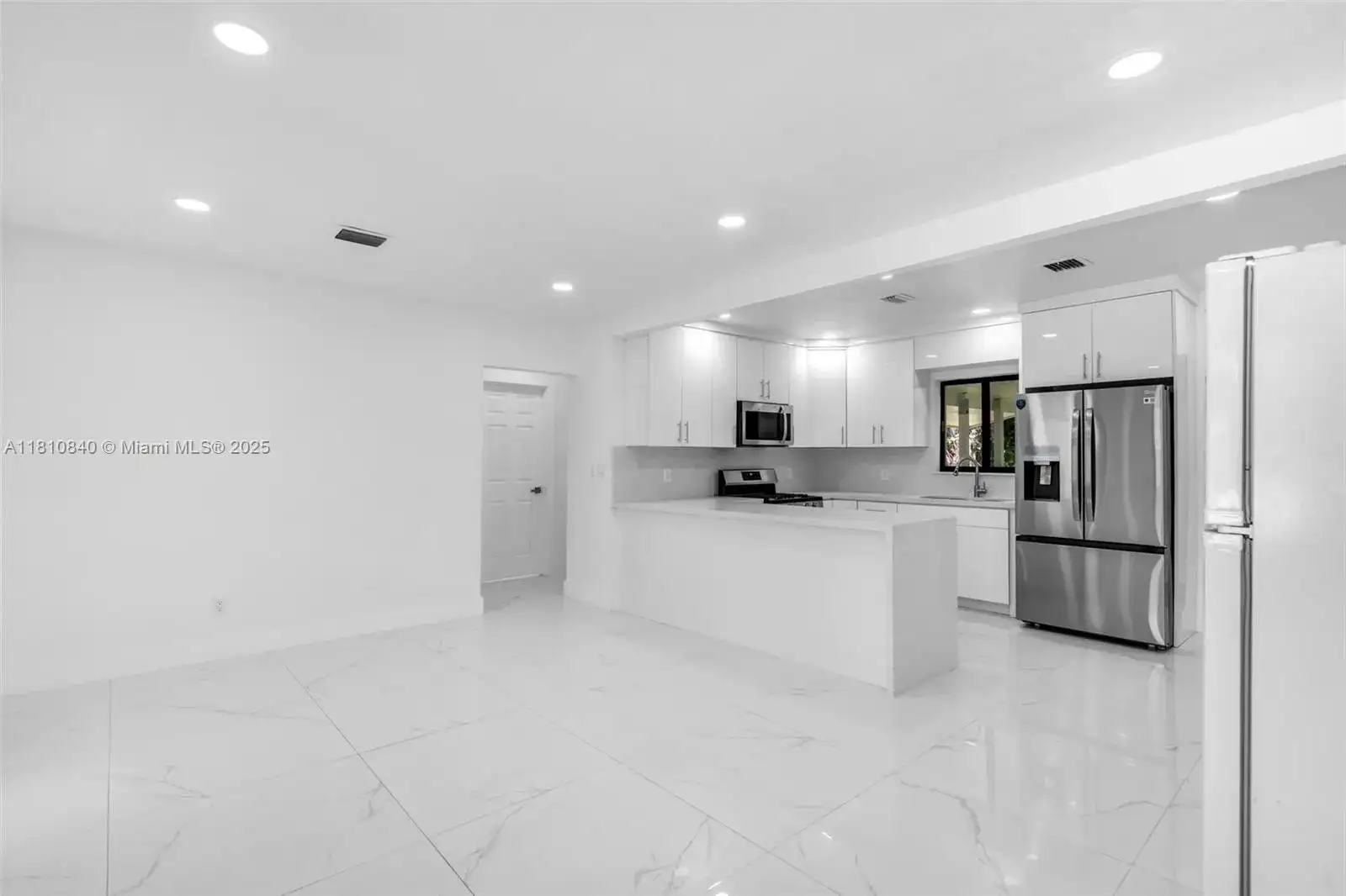 1010 NE 140th St, North Miami FL 33161 photo 4