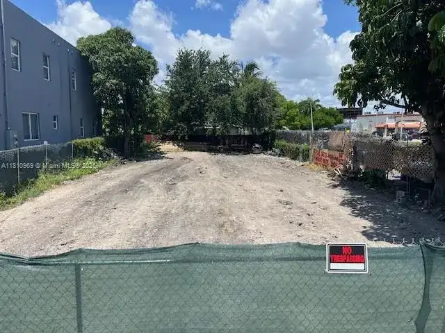 1976 NW 25th Ave, Miami FL 33125 photo 2