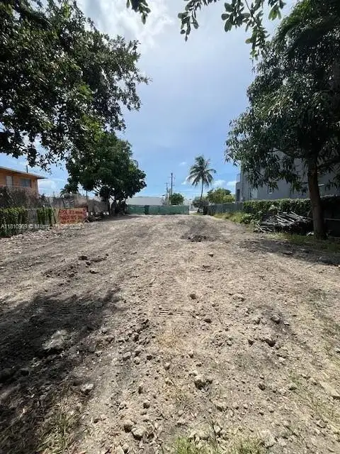 1976 NW 25th Ave, Miami FL 33125 photo 5