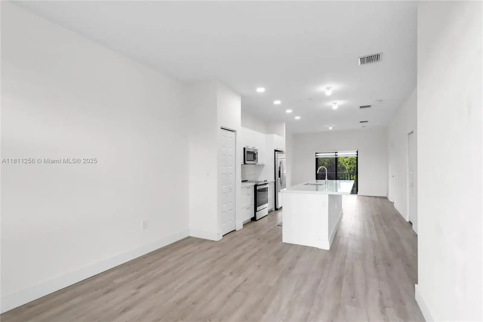 8005 NW 104th Ave # 24, Doral FL 33178 photo 4