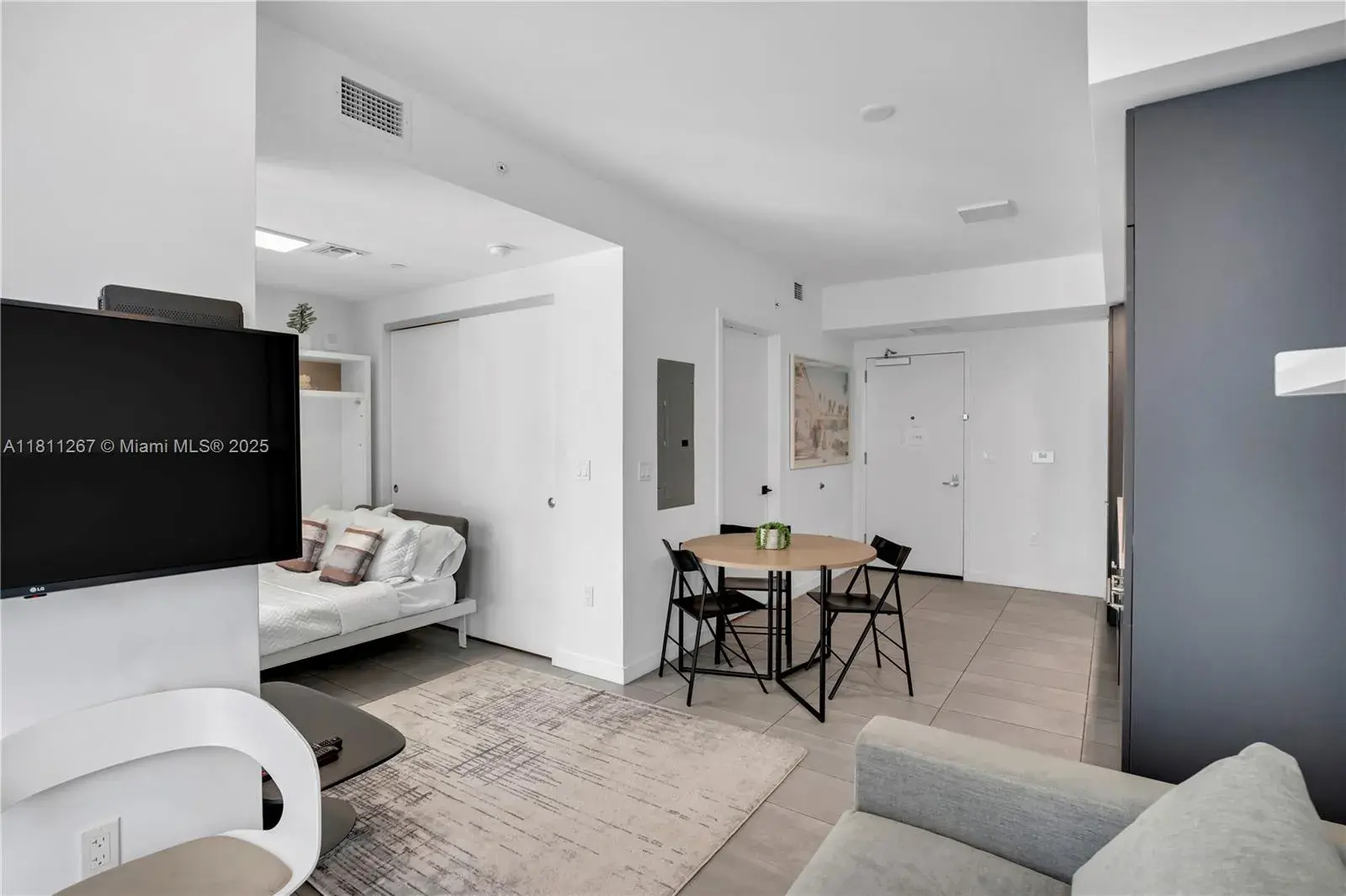 227 NE 2nd St # 2208, Miami FL 33132