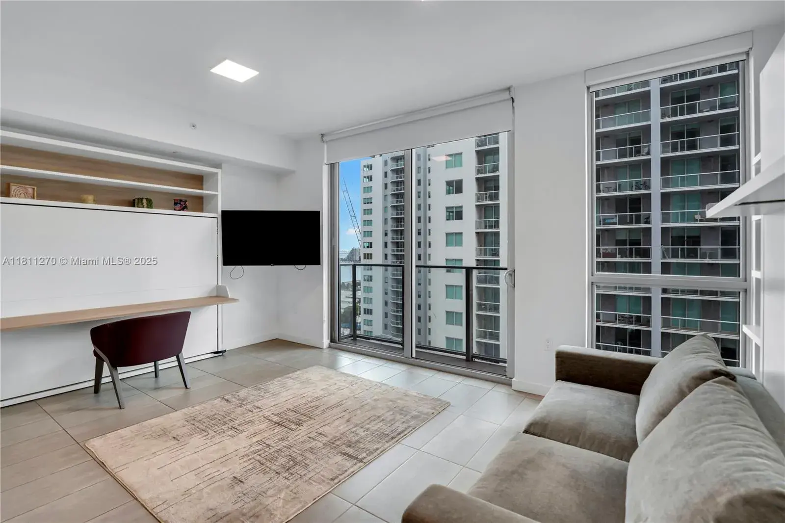 227 NE 2nd St # 2110, Miami FL 33132