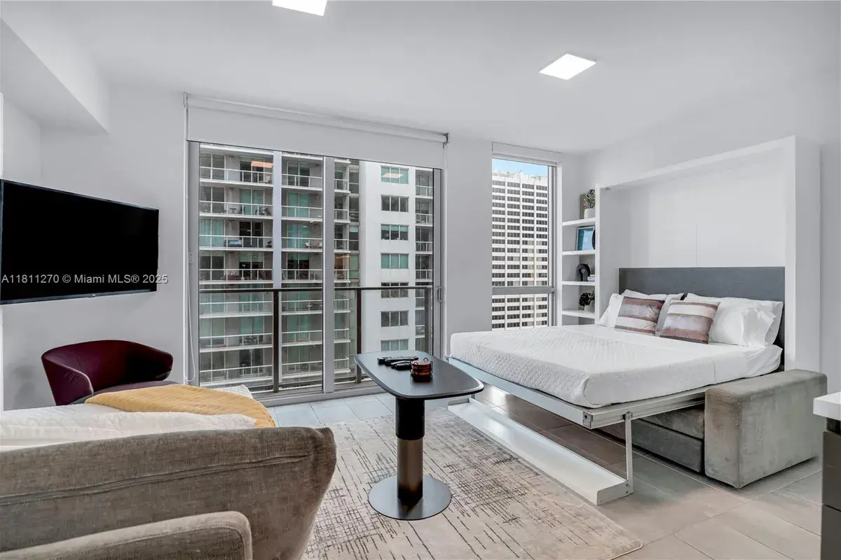 227 NE 2nd St # 2110, Miami FL 33132