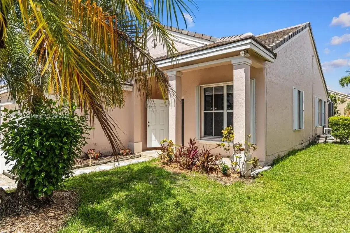 930 Briar Ridge Rd, Weston FL 33327 photo 2