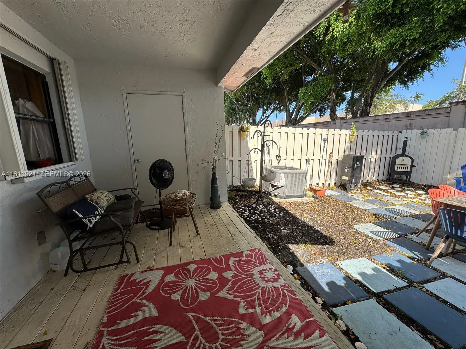 10428 NW 3rd St, Pembroke Pines FL 33026