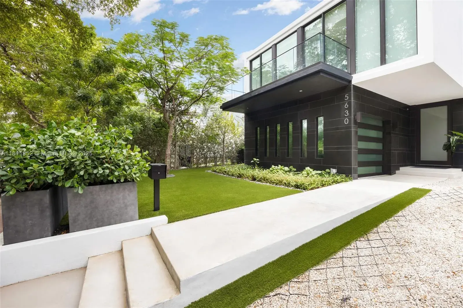 5630 Pine Tree Dr, Miami Beach FL 33140