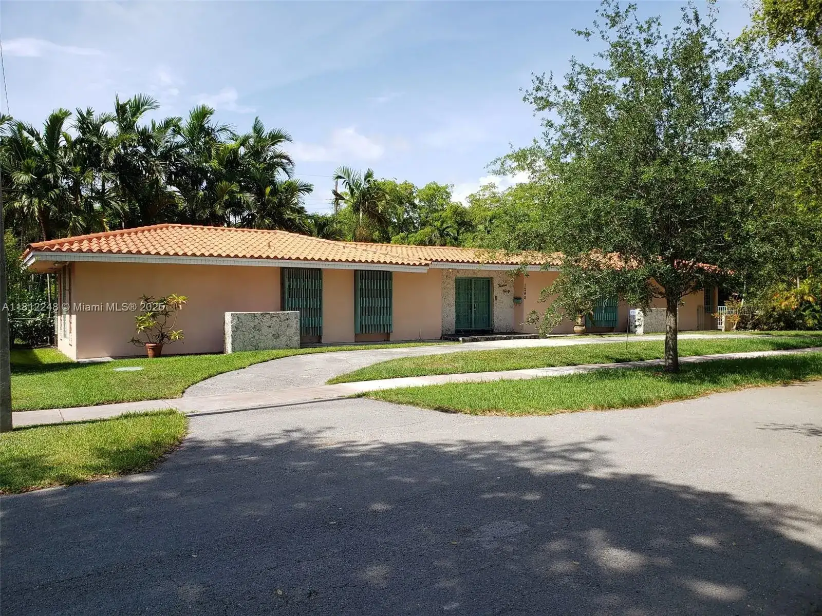 1240 La Mancha Ave, Coral Gables FL 33134 photo 2